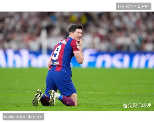 莱万状态火热欧冠赛场独占鳌头10场打入12球稳居射手榜首