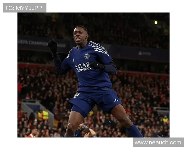 登贝莱在球场上的闪耀表现引发众多球迷热议与期待未来发展潜力分析 登贝莱在球场上的闪耀表现引发众多球迷热议与期待未来发展潜力分析