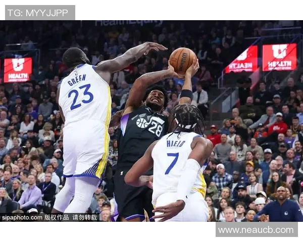 骑士与尼克斯激战正酣双方争夺季后赛席位的关键对决